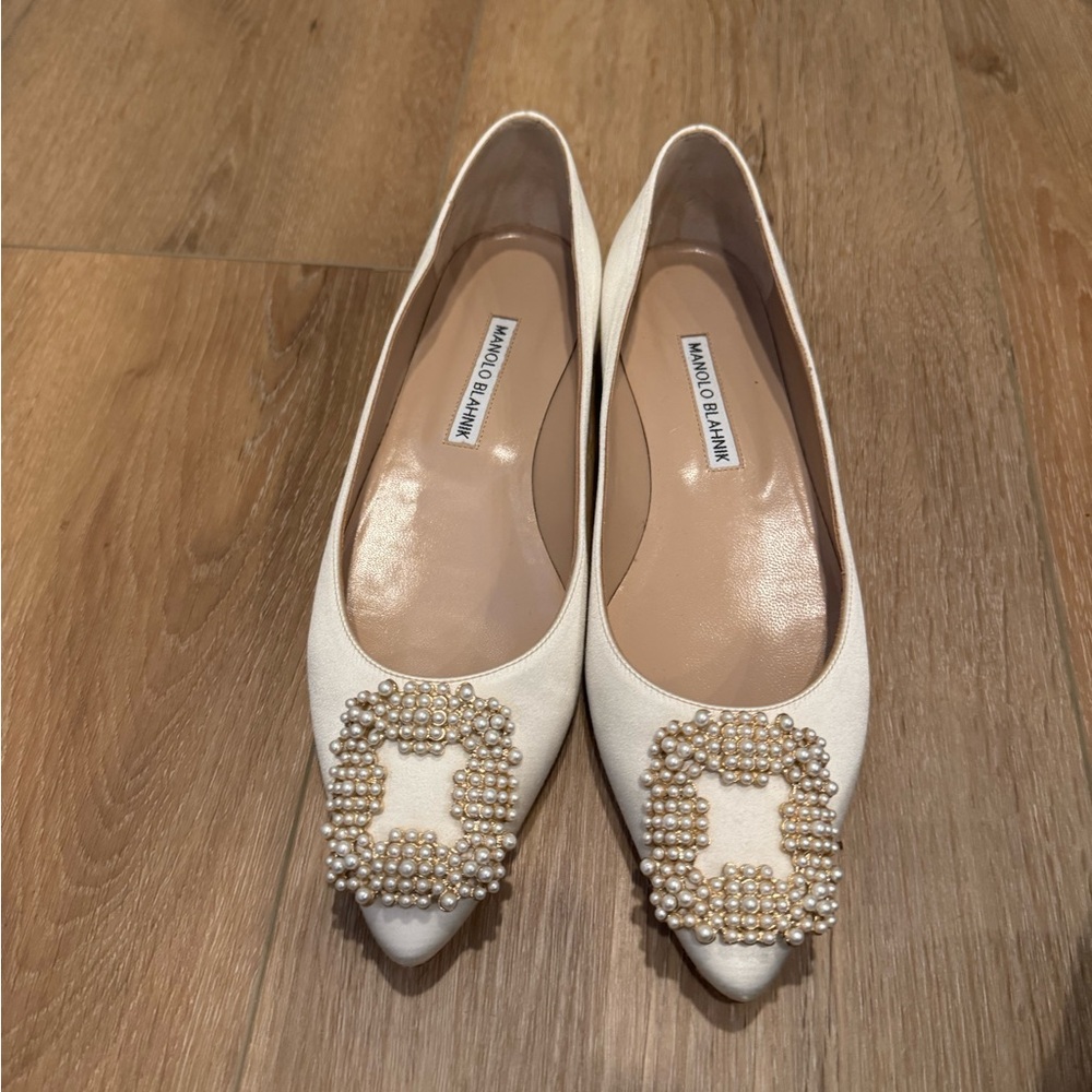 Manolo Blahnik Cream Pearl Embellished flats
